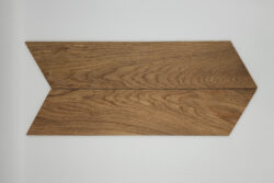 Włoskie płytki jodełki drewnopodobne - MARAZZI Vero rovere chevron 11x54. Włoskie płytki imitujące drewno z matową powierzchnią na podłogę do salonu, kuchni.