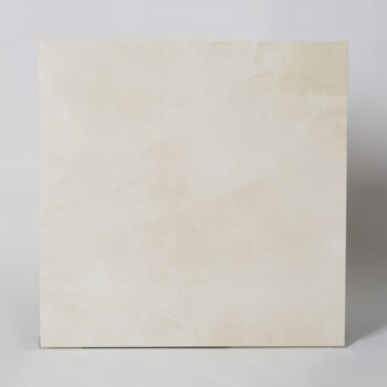 Absolut Sajalin Cream 80x80 - Kremowe płytki, imitujące delikatny marmur. Kafelki w kwadratowym formacie.