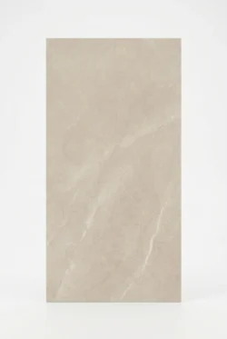 Baldocer Bayona Ivory 60x120 – hiszpański gres imitujący jasny marmur w kolorze kości słoniowej. Matowy, rektyfikowany, PEI 4, R9. Na ścianę i podłogę.