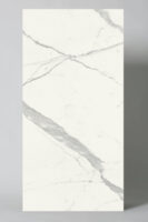 Białe płytki marmur matowe, szara żyłka Marca Corona Scultorea Statuario Vena Argento Velvet 60x120 J402