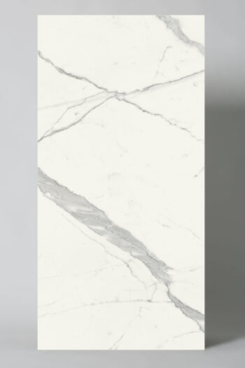 Białe płytki marmur matowe, szara żyłka Marca Corona Scultorea Statuario Vena Argento Velvet 60x120 J402