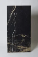 Czarne płytki marmur - Century Contact Vogue Molato Rettificato 60x120 cm. Ekskluzywne kafle na podłogę i ścianę z powierzchnią lappato – lekko pofalowaną.