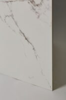 Gres ala marmur - CIFRE Statuario brillo 75x75. Białe płytki marmurowe z szarymi żyłkami na podłogę i ścianę w kwadratowym formacie 75x75 cm.