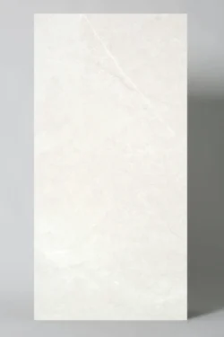 Jasnoszare gresy imitujące delikatny marmur Vitacer Marble Art White 60x120