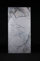 Kafle ala marmur - Peronda Museum Supreme White /60X120/EP. Płytka gresowa, biała, imitująca marmur w błyszczącym wykończeniu powierzchni.