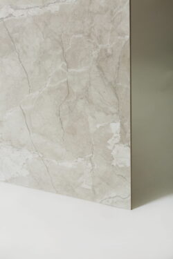 Kafle marmurowe duże - Peronda Museum DREAMY CLOUD SP/100X100/R. Hiszpańska wielkoformatowa fliza imitująca kamień, marmur na ścianę do łazienki, salonu.