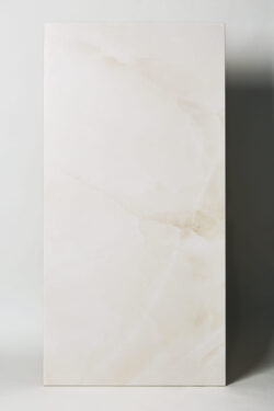 Kremowe płytki marmurowe - Absolut Axel Cream lappato 60x120 cm. Kafle łazienkowe na podłogę i ścianę z półplerowaną powierzchnią.