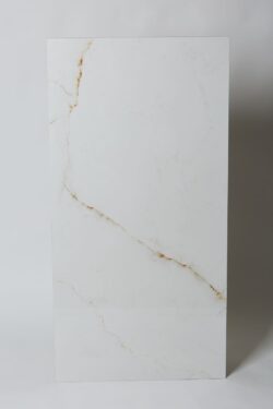 Płytki biały marmur połysk - Peronda Museum DUAL WHITE /60X120/EP. Płytki imitujące marmur ze złotymi i szarymi żyłkami w połysku.