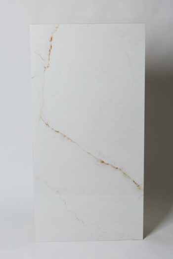 Płytki biały marmur połysk - Peronda Museum DUAL WHITE /60X120/EP. Płytki imitujące marmur ze złotymi i szarymi żyłkami w połysku.