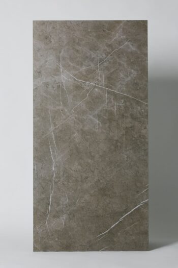 Płytki ciemnoszare, marmurowe - AZUVI Aran darkgrey 60x120cm. Płytki imitujące marmur w ciemnych tonach szarości do eleganckiego salonu lub łazienki na podłogę i ścianę.