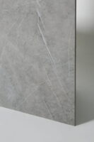 Płytki marmur szary - Azuvi Aran Grey 60x120cm. Gres szary marmur mat z białymi żyłkami, idealny do nowoczesnej łazienki lub loftowego salonu.