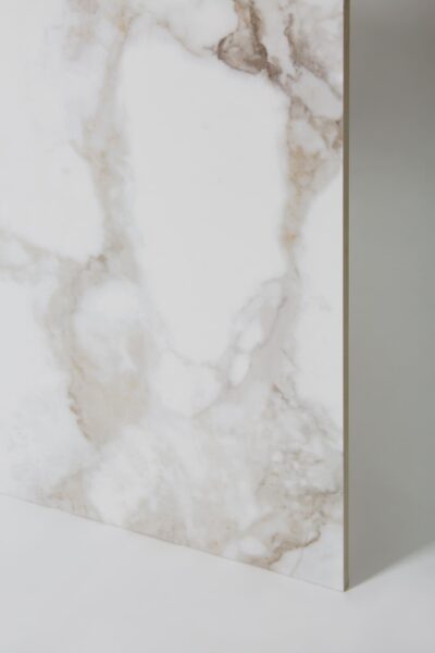 Płytki marmurowe białe - Peronda Museum Haute White 60x120 EP. Płytka biały marmur na podłogę i ścianę z błyszczącą w połysku powierzchnią.
