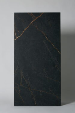 Włoskie płytki marmurowe czarne, matowe - FLAVIKER Supreme Evo noir laurent mat 120x60. Płytki imitujące marmur z powierzchnią matową na podłogę i ścianę.