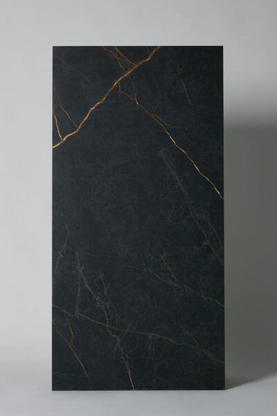 Włoskie płytki marmurowe czarne, matowe - FLAVIKER Supreme Evo noir laurent mat 120x60. Płytki imitujące marmur z powierzchnią matową na podłogę i ścianę.