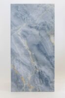 Absolut Aland Lappato 60x120 cm - płytki marmurowe niebieskie. Płytka w dużym, prostokątnym formacie z powierzchnią lappato oraz z białymi, brązowymi, szarymi żyłkami.