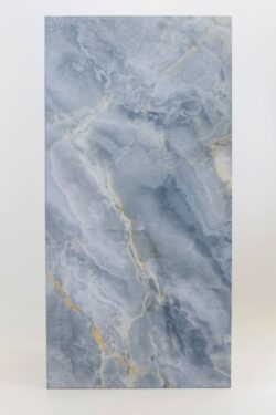 Płytki marmurowe niebieskie - Absolut Aland Lappato 60x120 cm. Płytka w dużym, prostokątnym formacie z powierzchnią lappato oraz z białymi, brązowymi, szarymi żyłkami.