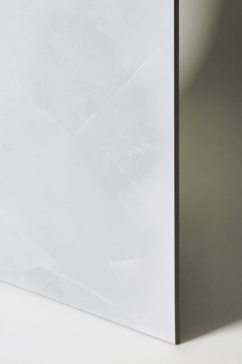 Szare, marmurowe płytki - Absolut Axel Grey lappato 60x120 cm. Hiszpańskie flizy łazienkowe z białymi i szarymi żyłkami z powierzchnią półpolerowaną
