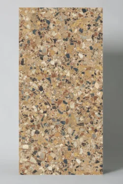 Płytki lastryko beżowe, matowe - Cerdomus Neoclassica Ambra 60x120 Brushed. Włoskie, nowoczesne, kolorowe gresy terrazzo.