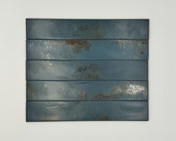 Płytki ceramiczne niebieskie, rdza - Natucer Cool Navy 5x30cm. Cegiełki ceramiczne metalizowane na ścianę.