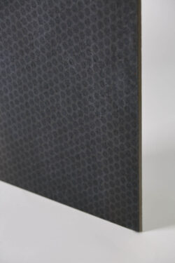 Płytka gresowa dekoracyjna - Serenissima Costruire Metallo Nero Strong 30x120 cm. Matowa płytka na podłogę i ścianę, metalizowana z geometrycznym wzorem w 8 wariantach.