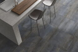 Płytki metalizowane podłoga - Cifre Metal Iron. Hiszpańskie gresy imitujące metal w stylu loftowym.