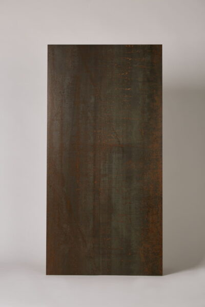 Płytki rdzawe na podłogę i ścianę - CIFRE Metal rust 60x120cm. Hiszpańskie gresy metalizowane do salonu, łazienki.