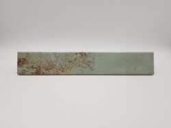 Płytki z efektem rdzy, zielone, metalizowane - Natucer Cool Emerald 5x30 cm. Małe płytki ścienne z satynową powierzchnią.