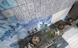 Płytki ścienne patchwork - Peronda FS FAENZA-A 33x33 cm. Biało-niebieski płytki na ścianie.