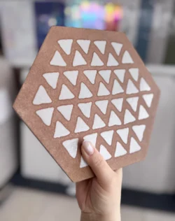 Brązowe płytki heksagonalne Marca Corona Terracreta INTARSIO CHAMOTTE 25X21,6