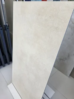 Gres imitacja kamienia, matowy, na podłogę - Natucer Heritage Clay Ivory 60X120 cm. Kolor ivory, złamana biel, krem.