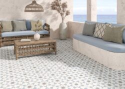 Dywan z płytek w salonie - Harmony Doha Blue Flower SP 22,3x22,3