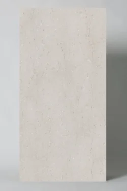 Płytka gresowa jasnobeżowa imitacja kamienia Museum Numen Sand SP 60x120. Matowe kafelki podłogowe.
