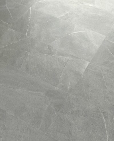 Płytki imitujące kamień na podłogę, COLORKER Madison argent. Szare płytki podłogowe z białymi żyłkami od hiszpańskiego producenta COLORKER