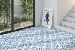 Płytki we wzory niebieskie na podłogę - Harmony Mestral Bloom 22,3x22,3