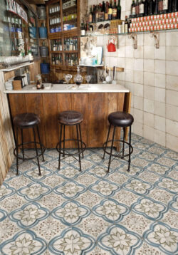 Płytki podłogowe, motyw kwiatowy - Peronda FS NIJAR 45x45cm. Hiszpańskie kafle ze wzorem w kolorach: niebieski, biały, brązowy, zielony