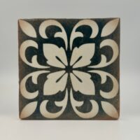 Harmony Casablanca Rialto 12,5x12,5 cm - Małe kafelki z białym wzorem na czarnej powierzchni w starym stylu, retro.
