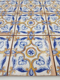 Kafelki kuchenne, retro - Peronda Fs Atrani LT 33x33cm. Płytki z kolorowym wzorem retro w odcieniach koloru żółtego, niebieskiego i białego.