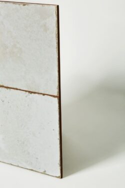 Kafelki postarzane, podłogowe - Peronda Original FS-0 45x45 cm. Białe kafelki ceramiczne na podłogę w stylu retro ze sztucznymi fugami i matową powierzchnią.