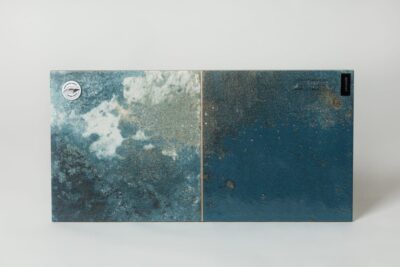 Kafelki w stylu retro - Peronda Fs TRADITION SQUARE BLUE LT 20×40 cm. Hiszpańskie płytki ceramiczne na ścianę, niebieski ze sztuczną fugą i powierzchnią w macie i połysku.