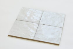 Płytki do białej kuchni - Peronda Harmony Legacy Snow 15x15cm. Ścienne płytki kuchenne, retro z połyskiem i delikatnie pofalowaną powierzchnią.