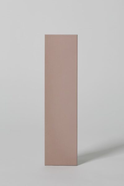 Różowe płytki łazienkowe - EQUIPE Stromboli rose breeze 9,2×36,8cm. Płytki cegiełki podłogowe i ścienne w matowym wykończeniu i podłużnym kształcie.