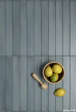 Niebieskie długie satynowe płytki cegiełki Equipe MASSIMO SMOKE BLUE 5x40cm