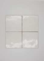 Biała glazura do łazienki - Peronda Harmony Nador White 13,2x13,2cm. Płytki w kwadratowym formacie z nierówną, błyszczącą powierzchnią, idealne do łazienki lub kuchni na ścianę.