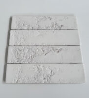 Błyszczące, białe płytki 3d - Natucer Arches White 6,2x25cm. Kafelki cegiełki na ścianę z wżerami.