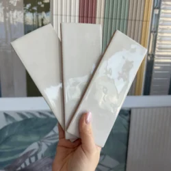 Błyszczące płytki ścienne białoszare cegiełki Vilar Albaro ZOE WHITE GL 7,5X20 cm