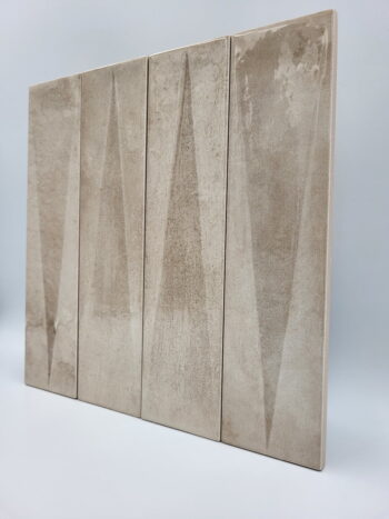 Brązowe kafelki do łazienki - Harmony BARI BROWN DECOR 6x24,6 cm. Błyszczące płytki dekoracyjne z przetarciami i trójkątnym reliefem ozdobnym.