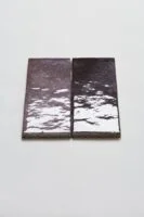 Fioletowe kafelki łazienkowe - Peronda Harmony DYROY AUBERGINE 6,5×20 cm. Piękne płytki z błyszczącą, nieregularna powierzchnią w unikatowym odcieniach koloru bakłażana.