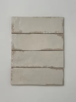 Kafelki cegiełki retro błyszczące Natucer Lineage Ivory 6.5x20cm. Kremowo-beżowe płytki z efektem postarzenia.