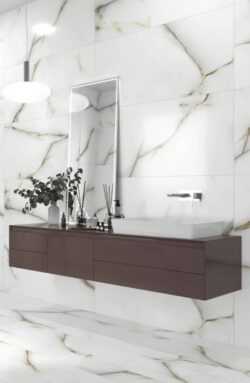 Białe płytki marmurowe, łazienkowe, Absolut Keramika ISLANDIA LAPPATO 120x60. Hiszpańskie gresy lappato ze złotą i szarą żyłką na podłogę lub ścianę.