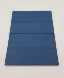 Harmony Glint Blue Matt 5x15 - Kafelki niebieskie. Małe płytki ścienne z matową, lekko nierówną powierzchnią.